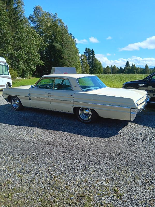Oldsmobile 88 1962, bild 2/2