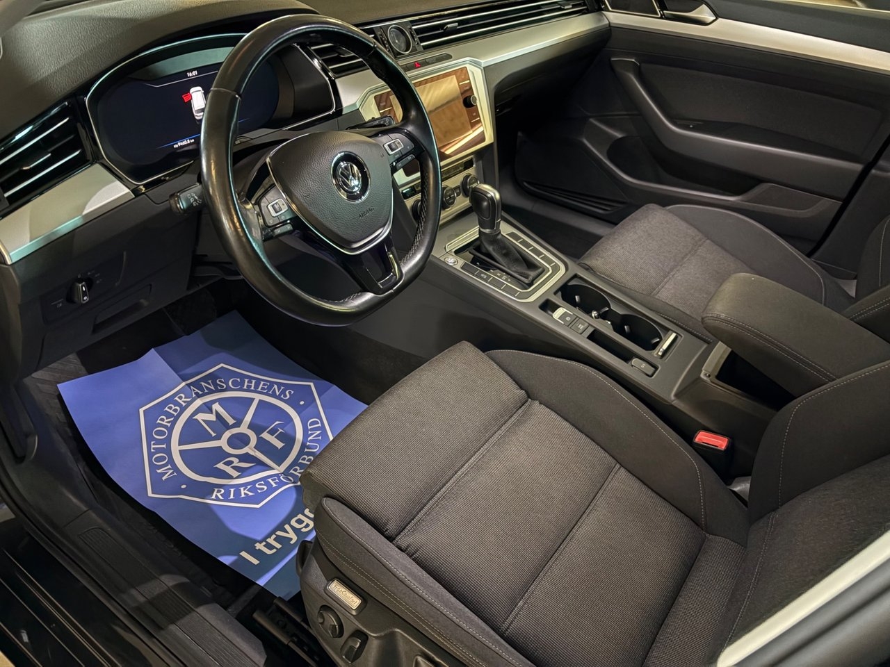 Volkswagen Passat 2019, bild 5/8