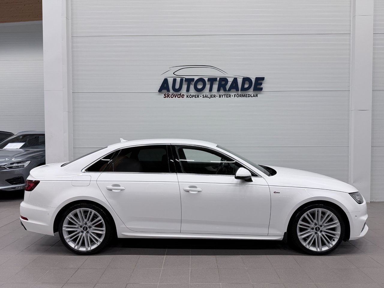 Audi A4 2018, photo 7/10