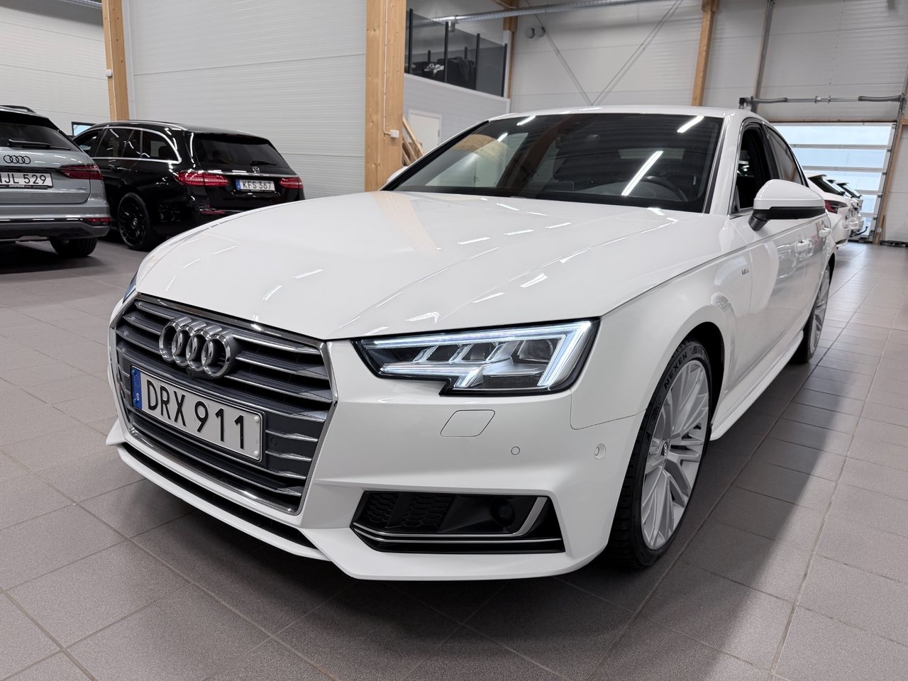 Audi A4 2018, photo 4/10