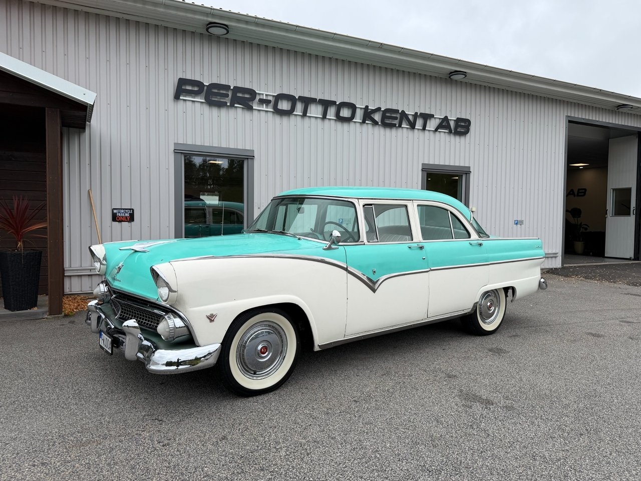 Ford Fairlane