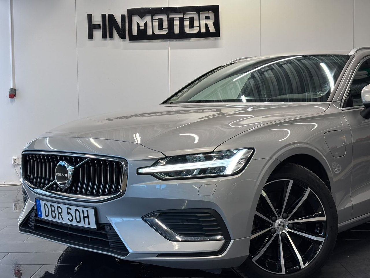 Volvo V60 Recharge T6 AWD Plus Bright 2023, kuva 2/10