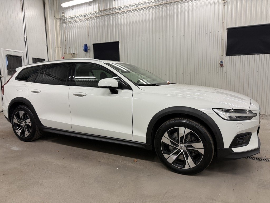 Volvo V60 Cross Country 2021, kuva 5/10