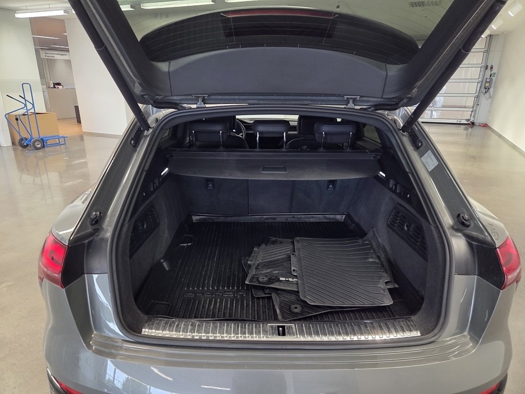 Audi Q8 55 e-tron quattro 2024, photo 5/8
