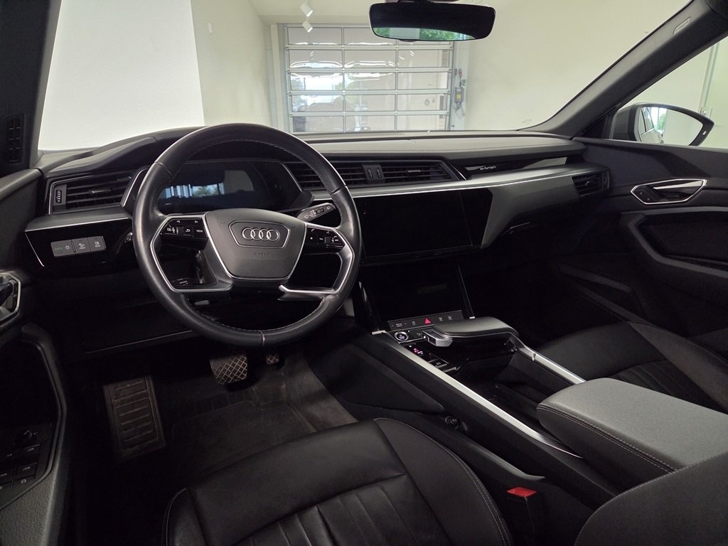 Audi Q8 55 e-tron quattro 2024, photo 7/8