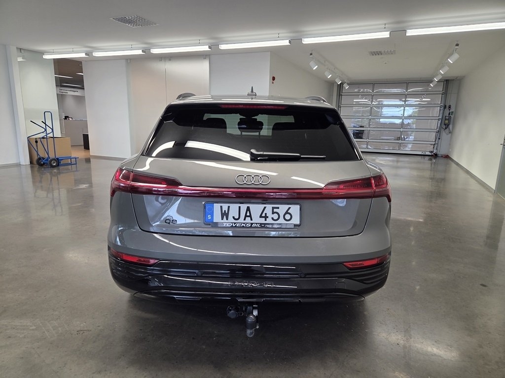 Audi Q8 55 e-tron quattro 2024, photo 4/8