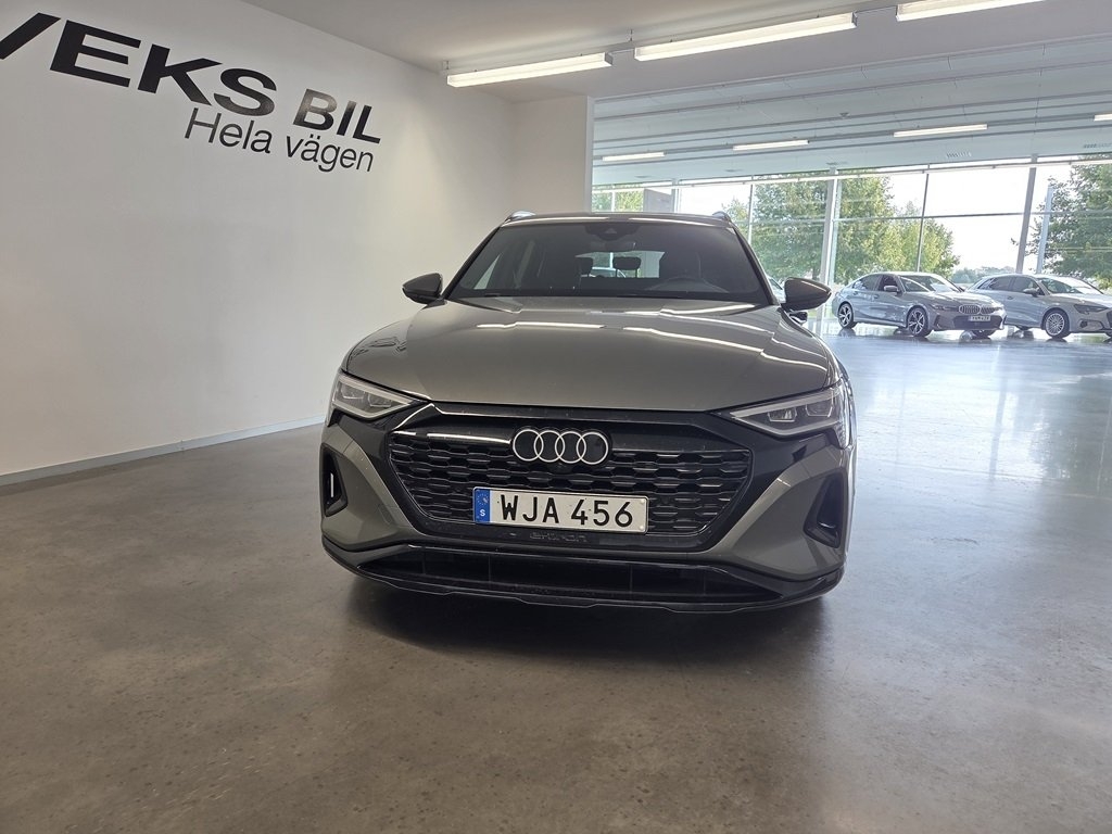 Audi Q8 55 e-tron quattro 2024, photo 2/8