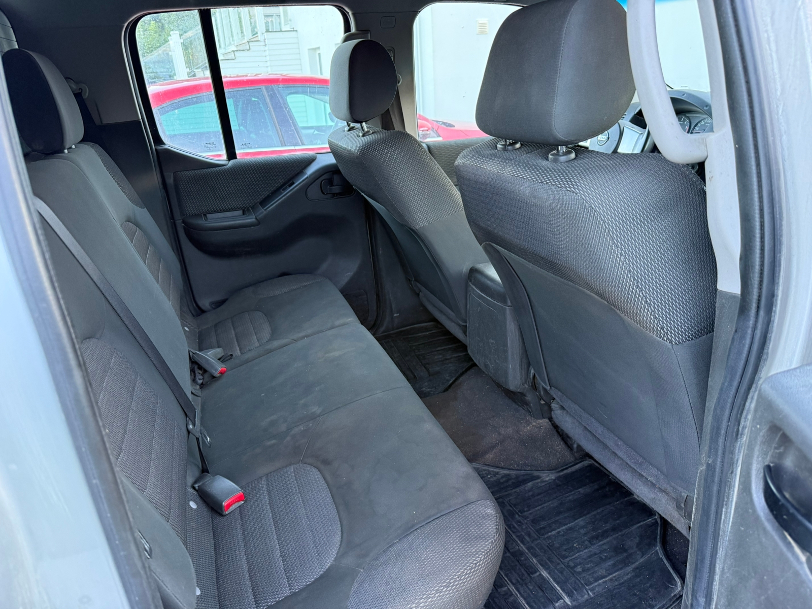 Nissan Navara 2012, photo 2/4