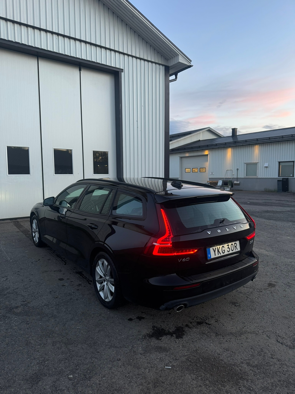 Volvo V60 D3 AWD Geartronic 2019, photo 2/6