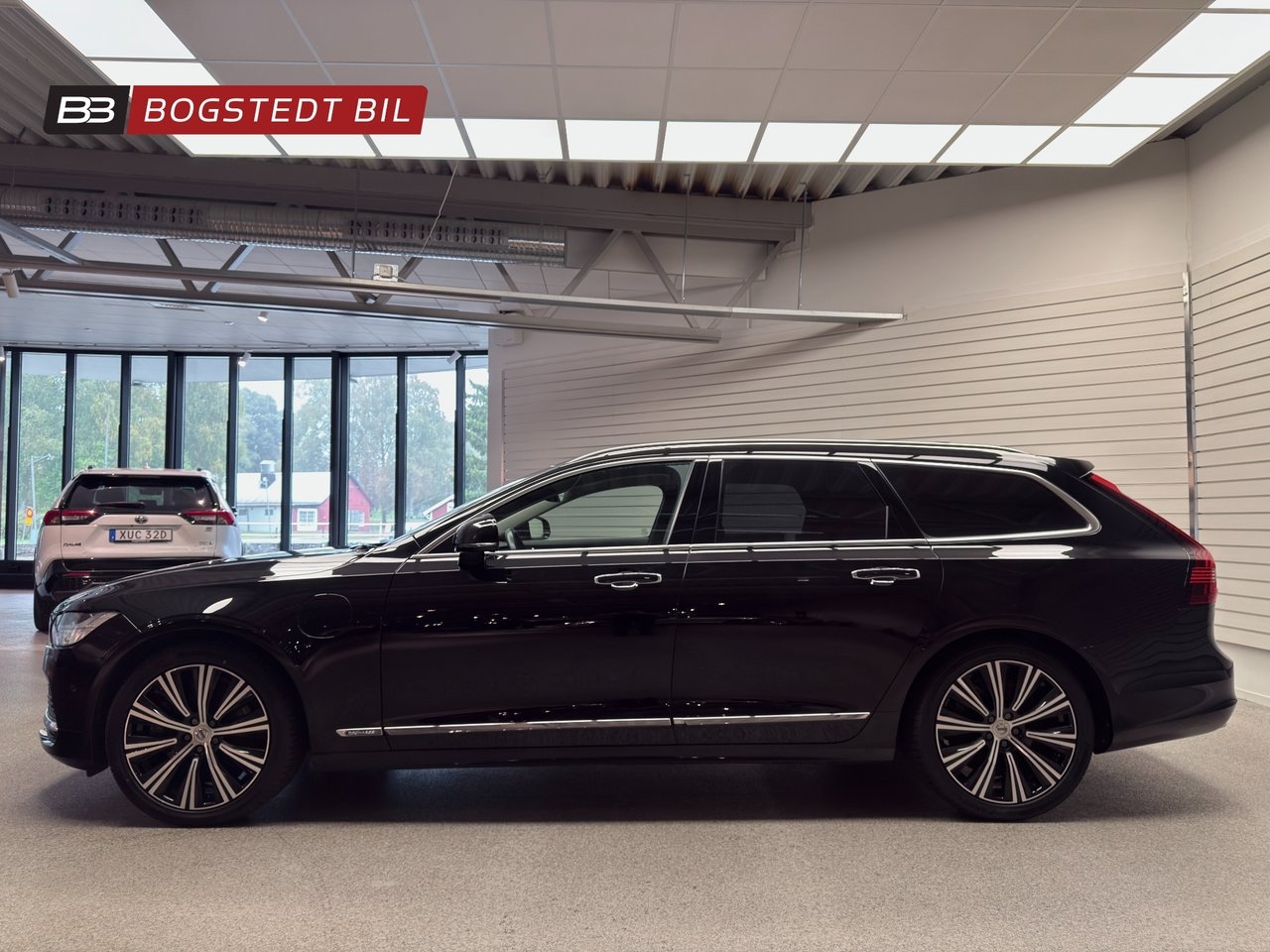 Volvo V90 2022, photo 4/10