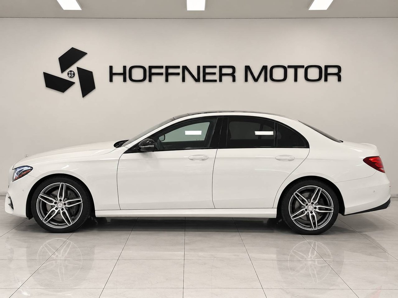 Mercedes-Benz E 220 d 9G-Tronic AMG Line 2019, bild 2/10