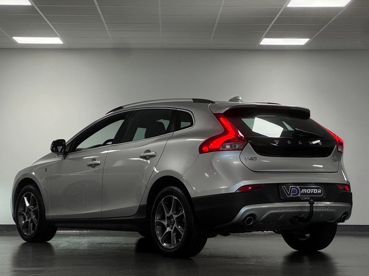 Volvo V40 Cross Country 2015, photo 2/23