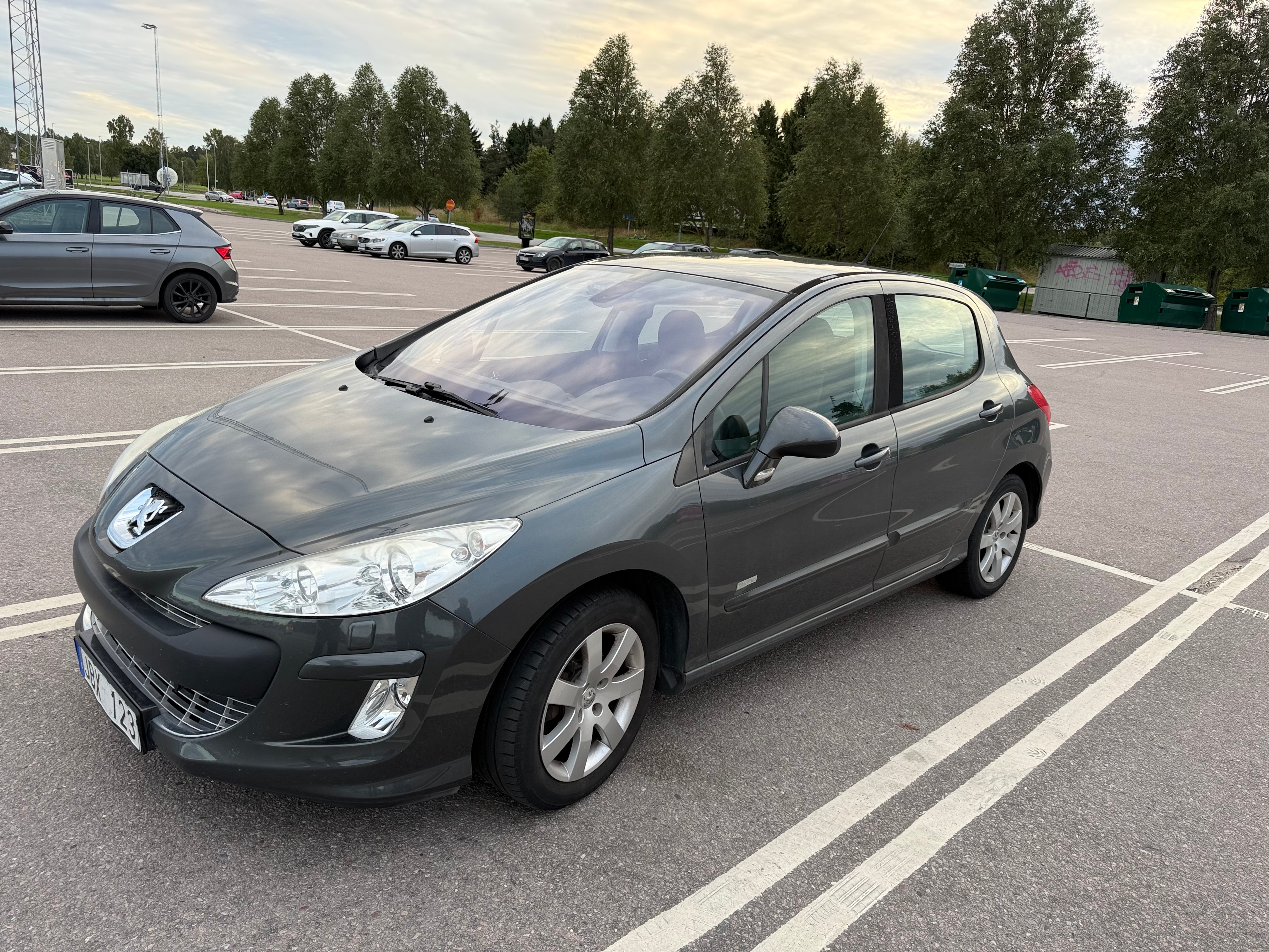 Peugeot 308 5-dörrar 1.6 Bioflex Manuell 2009, bild 2/5