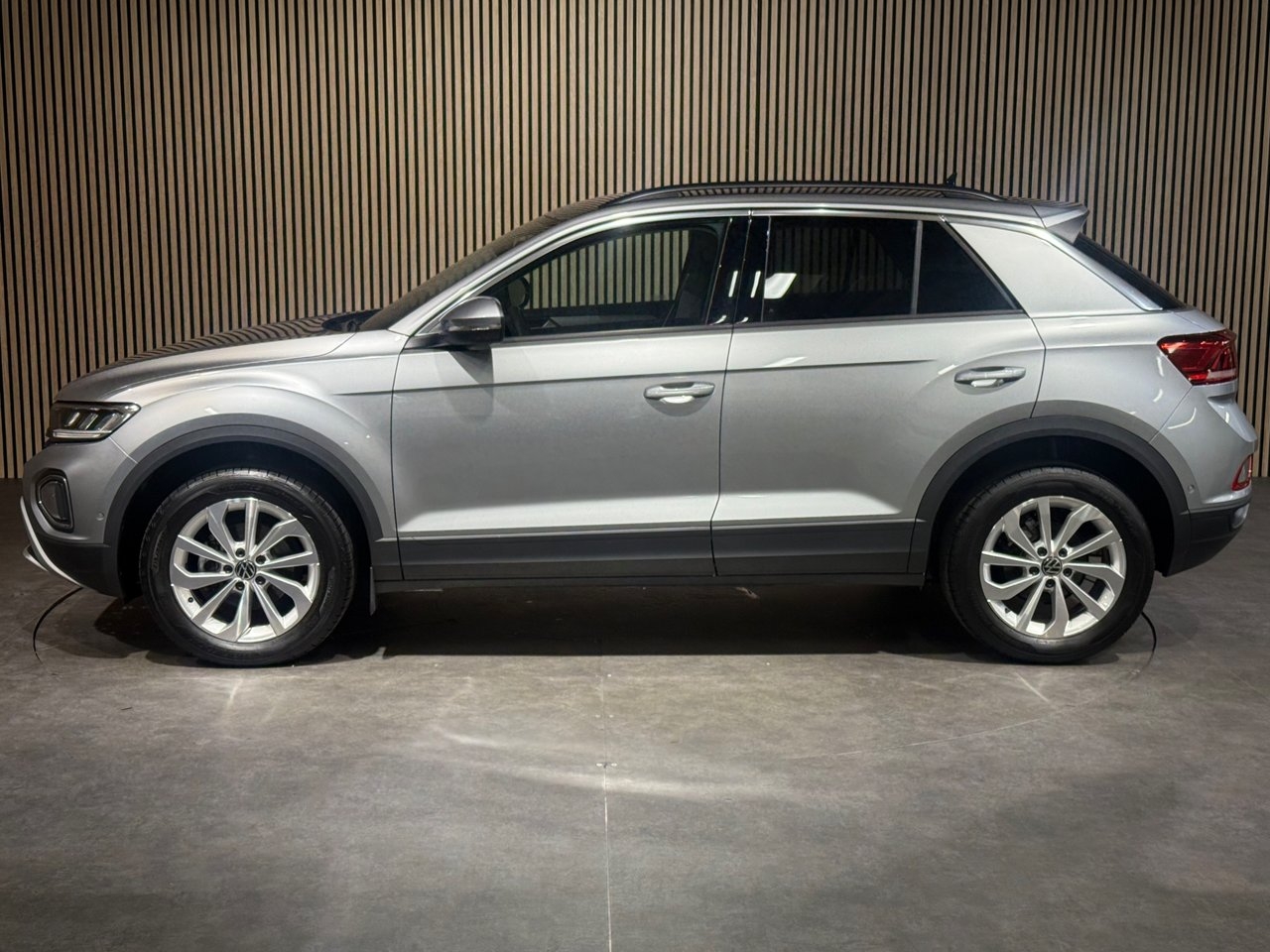 Volkswagen T-Roc 1.5 TSI Automat 2025, bild 7/10
