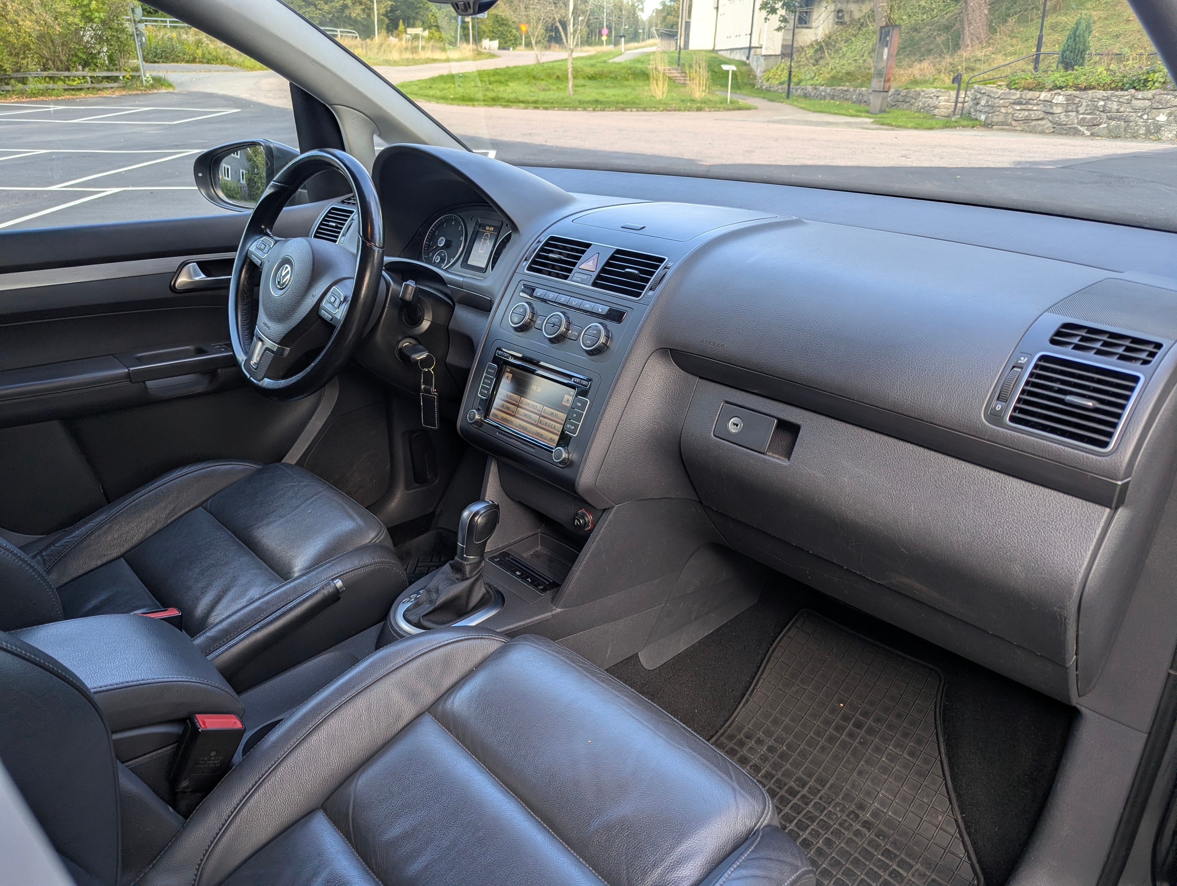 Volkswagen Touran 2015, bild 5/10