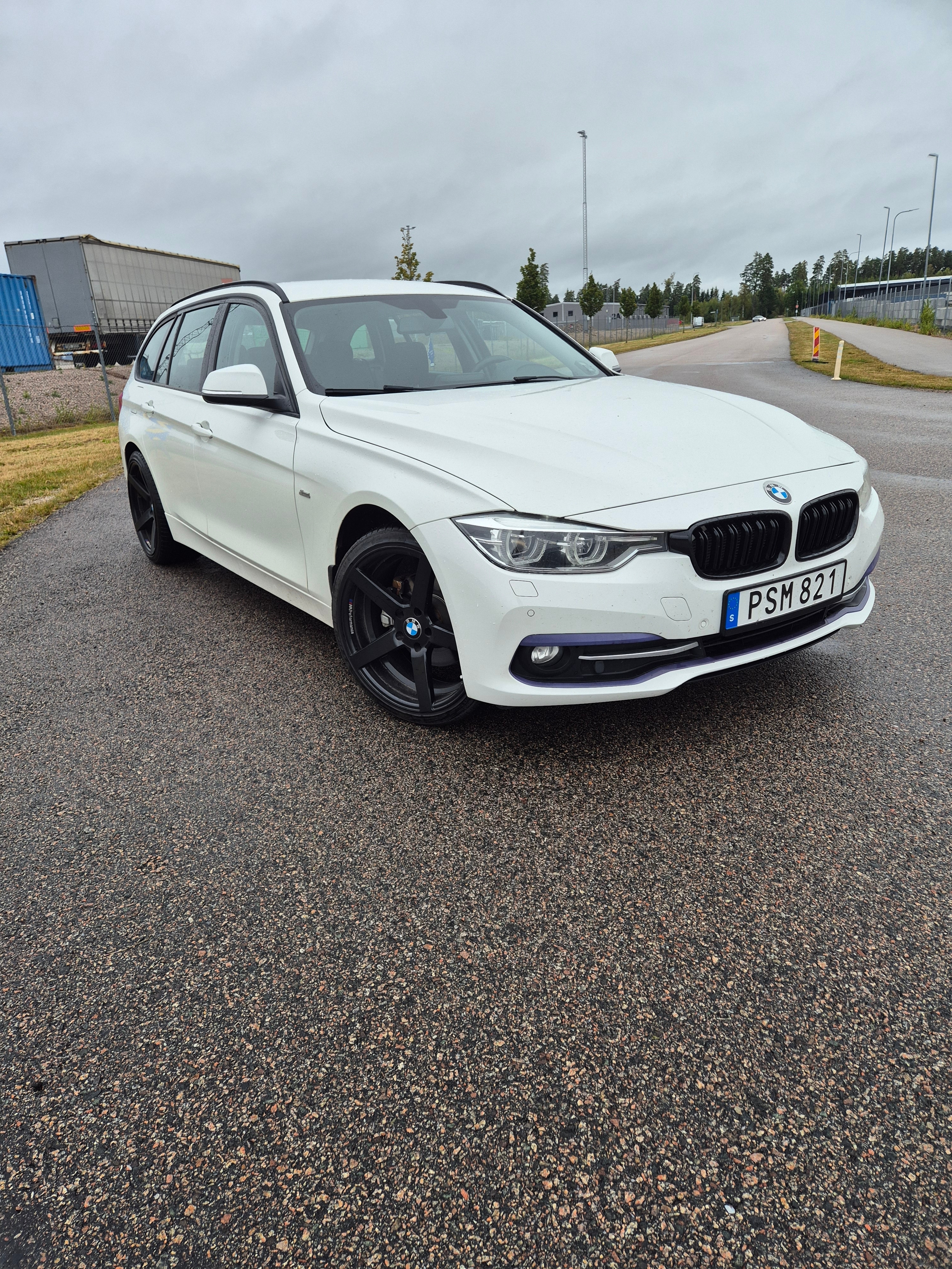 BMW 320 d Touring Steptronic 2016, bild 2/3