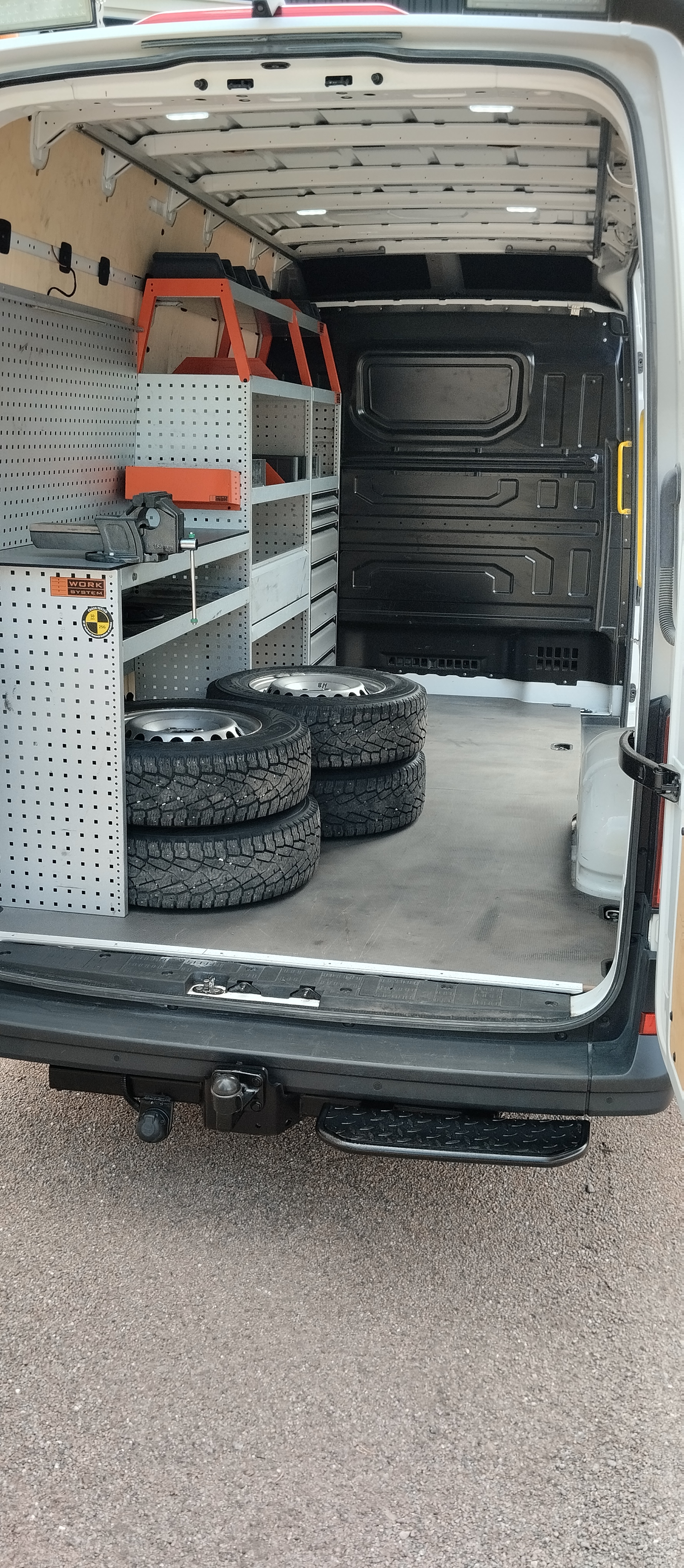 Volkswagen Crafter 35 2.0 TDI Automatisk 2019, bild 5/10