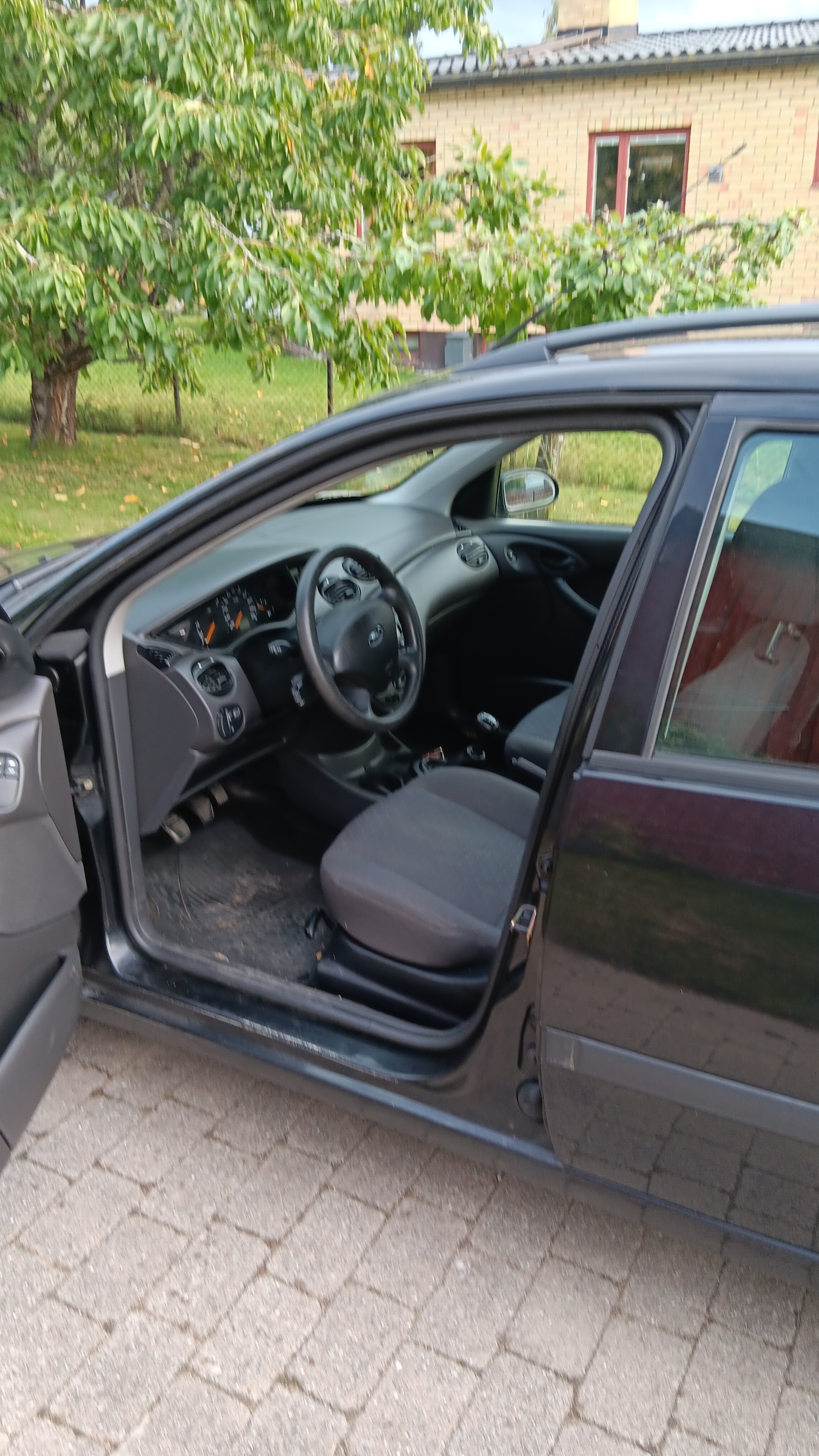 Ford Focus Kombi 1.6 Flexifuel Manuell 2005, bild 3/5