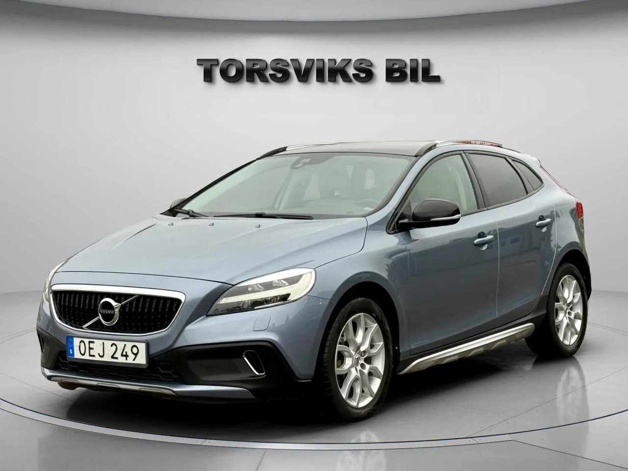Volvo V40 Cross Country 2017, kuva 2/10