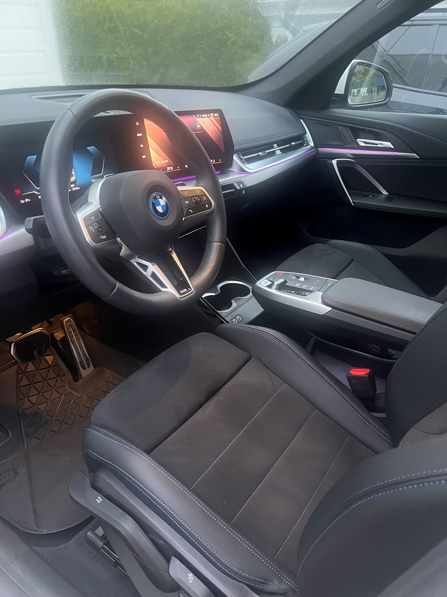 BMW iX1 xDrive30 2025, bild 3/4