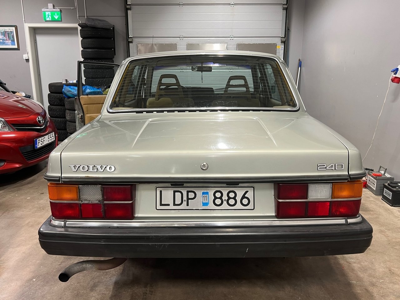 Volvo 244 240 4-door 2.3 GL automat 1983, bild 3/10