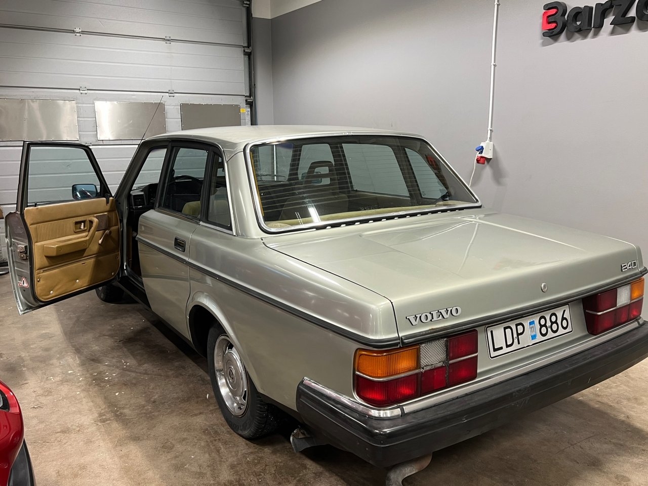 Volvo 244 240 4-door 2.3 GL automat 1983, bild 5/10