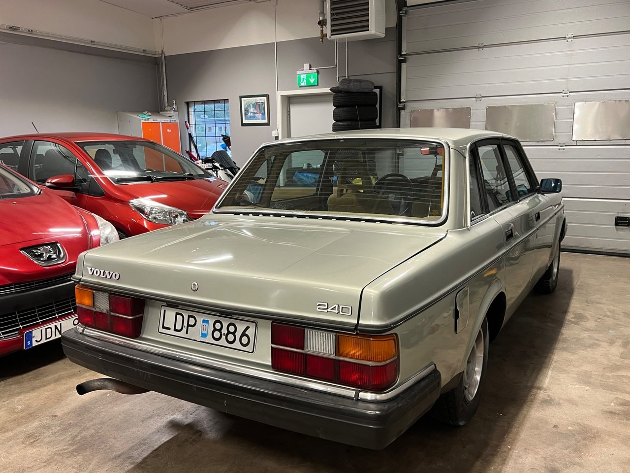 Volvo 244 240 4-door 2.3 GL automat 1983, bild 4/10