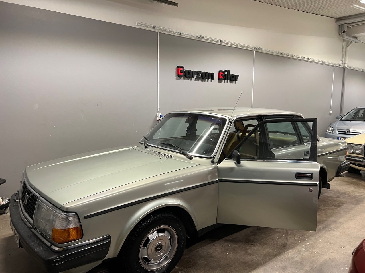 Volvo 244 240 4-door 2.3 GL automat 1983, bild 2/10
