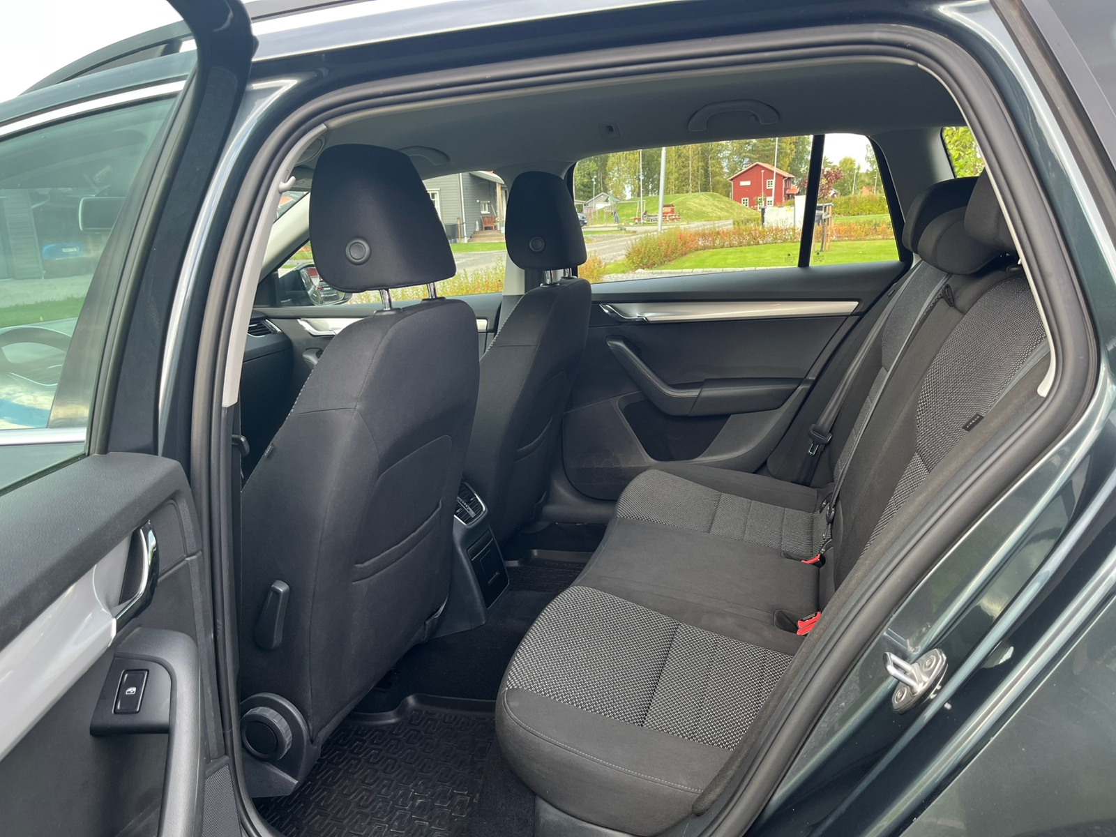 Skoda Octavia Kombi 1.6 TDI 4x4 Manuell 2016, bild 7/10