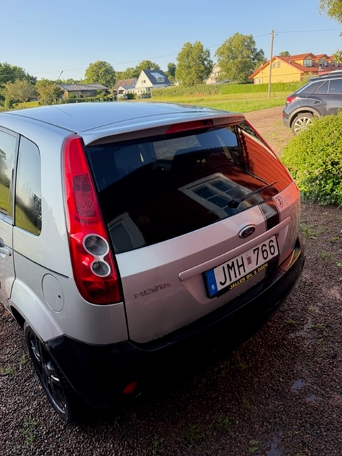 Ford Fiesta 5-dörrar 1.4 Manuell 2008, bild 5/8