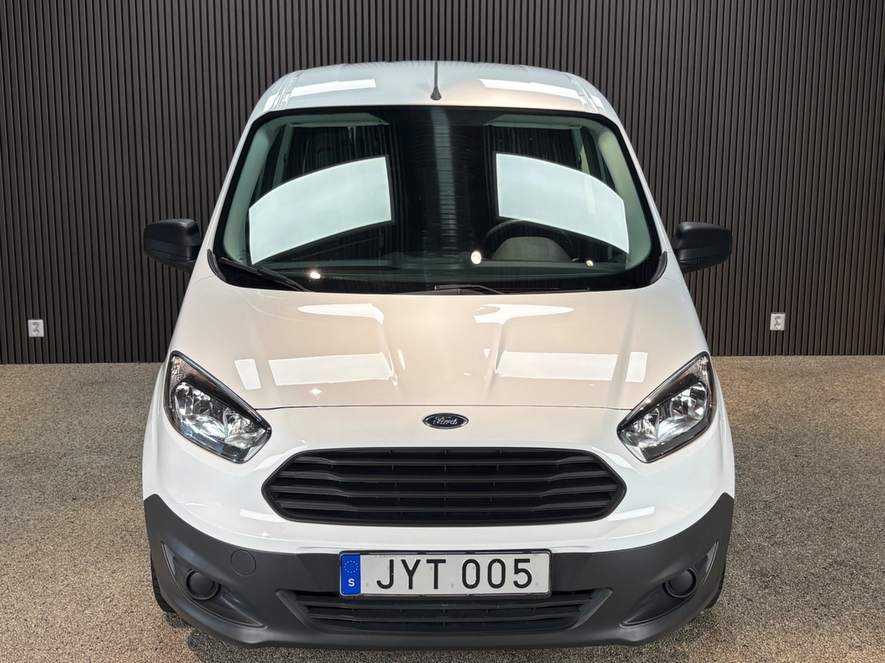 Ford Transit Courier 1.5 TDCi 2017, bild 2/10