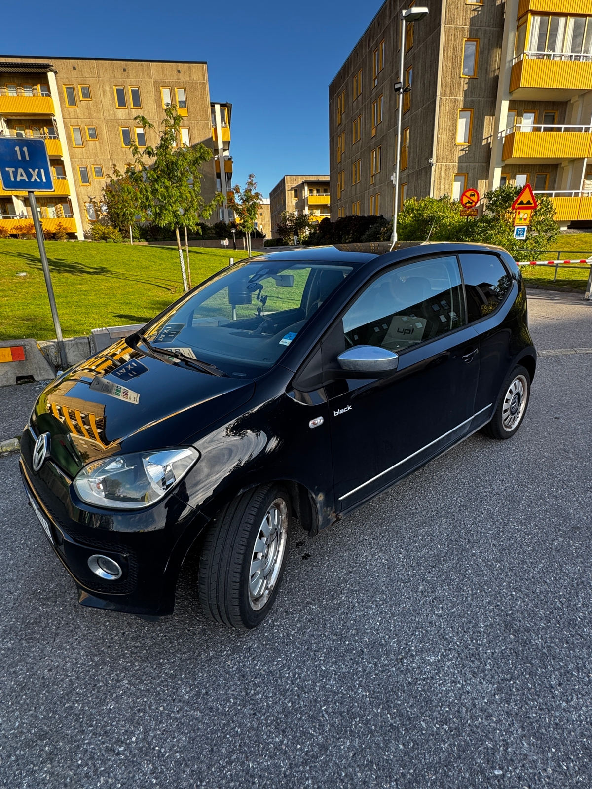 Volkswagen UP! 3-dörrar 1.0 MPI Manuell 2012, bild 2/7