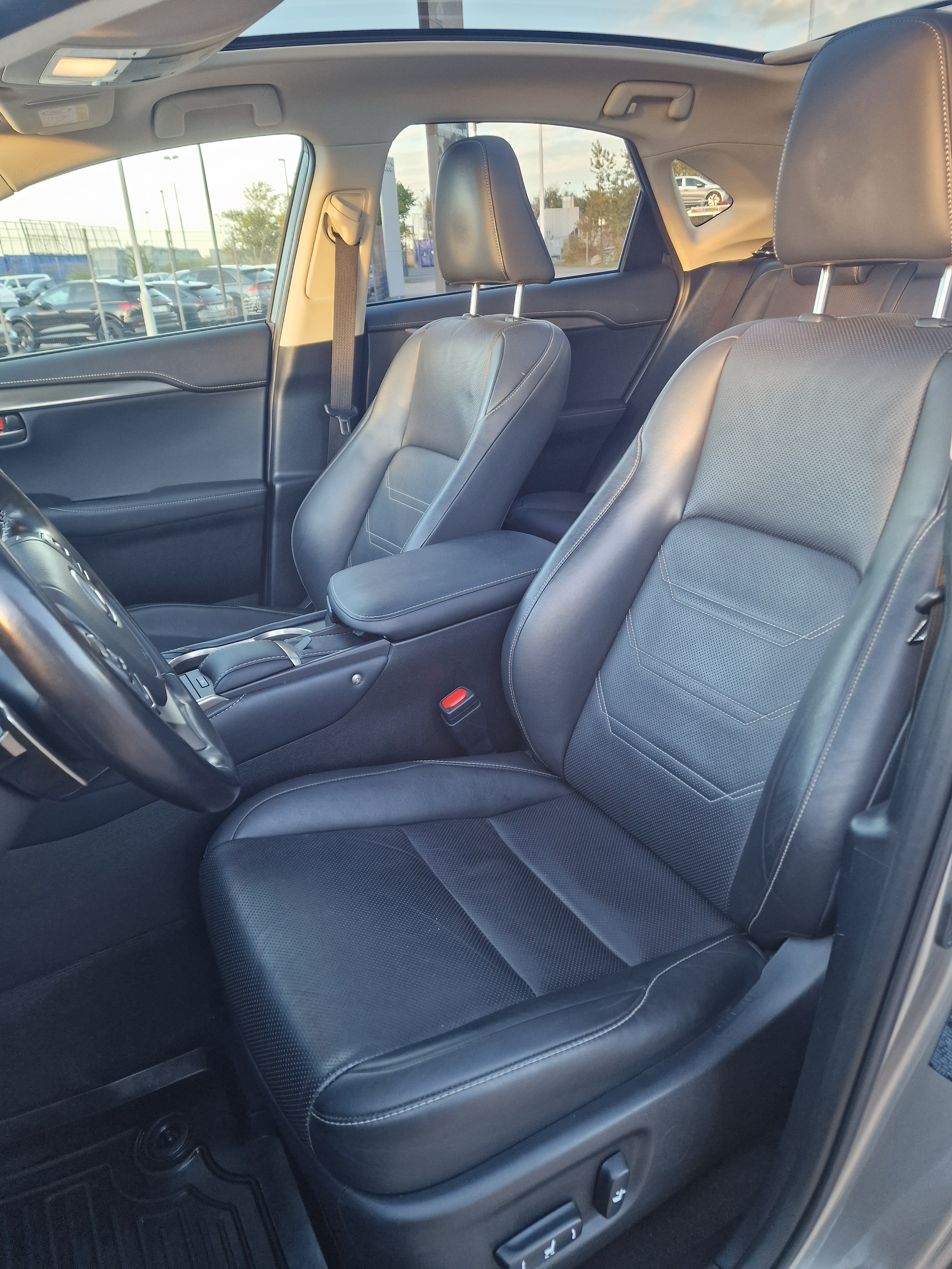 Lexus NX 2021, photo 4/10