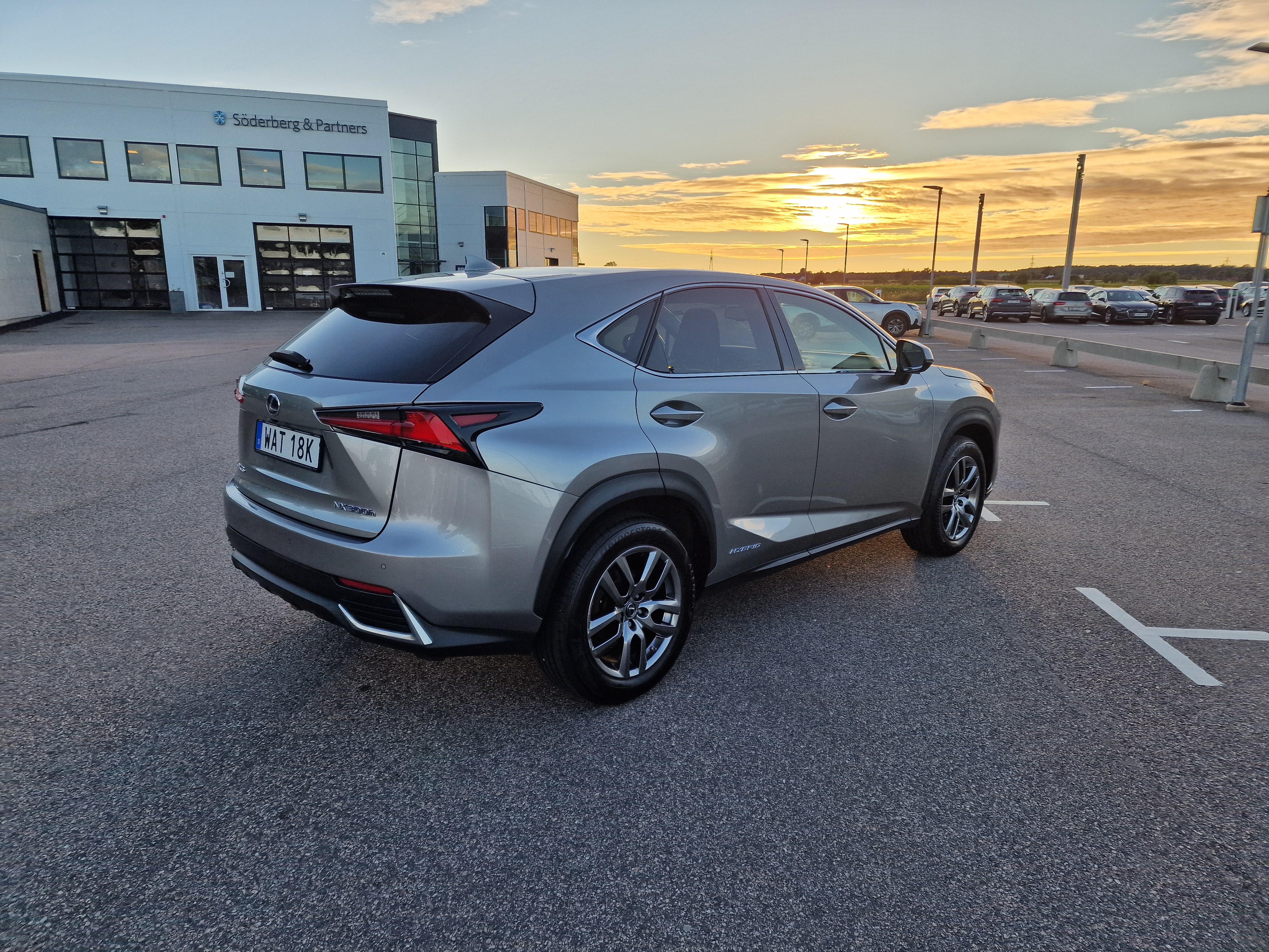 Lexus NX 2021, photo 2/10
