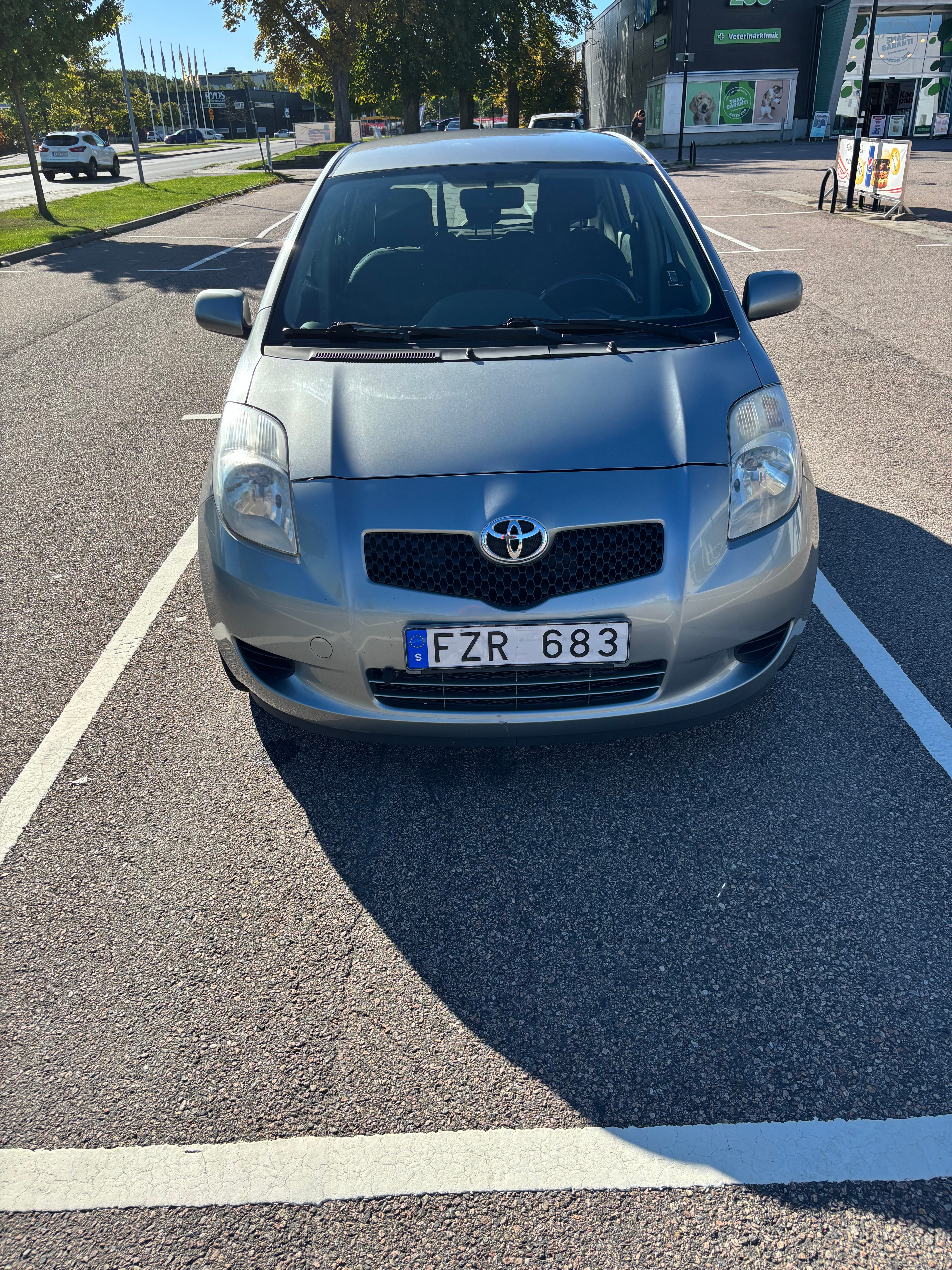 Toyota Yaris 5-dörrar 1.0 VVT-i Manuell 2007, bild 3/5