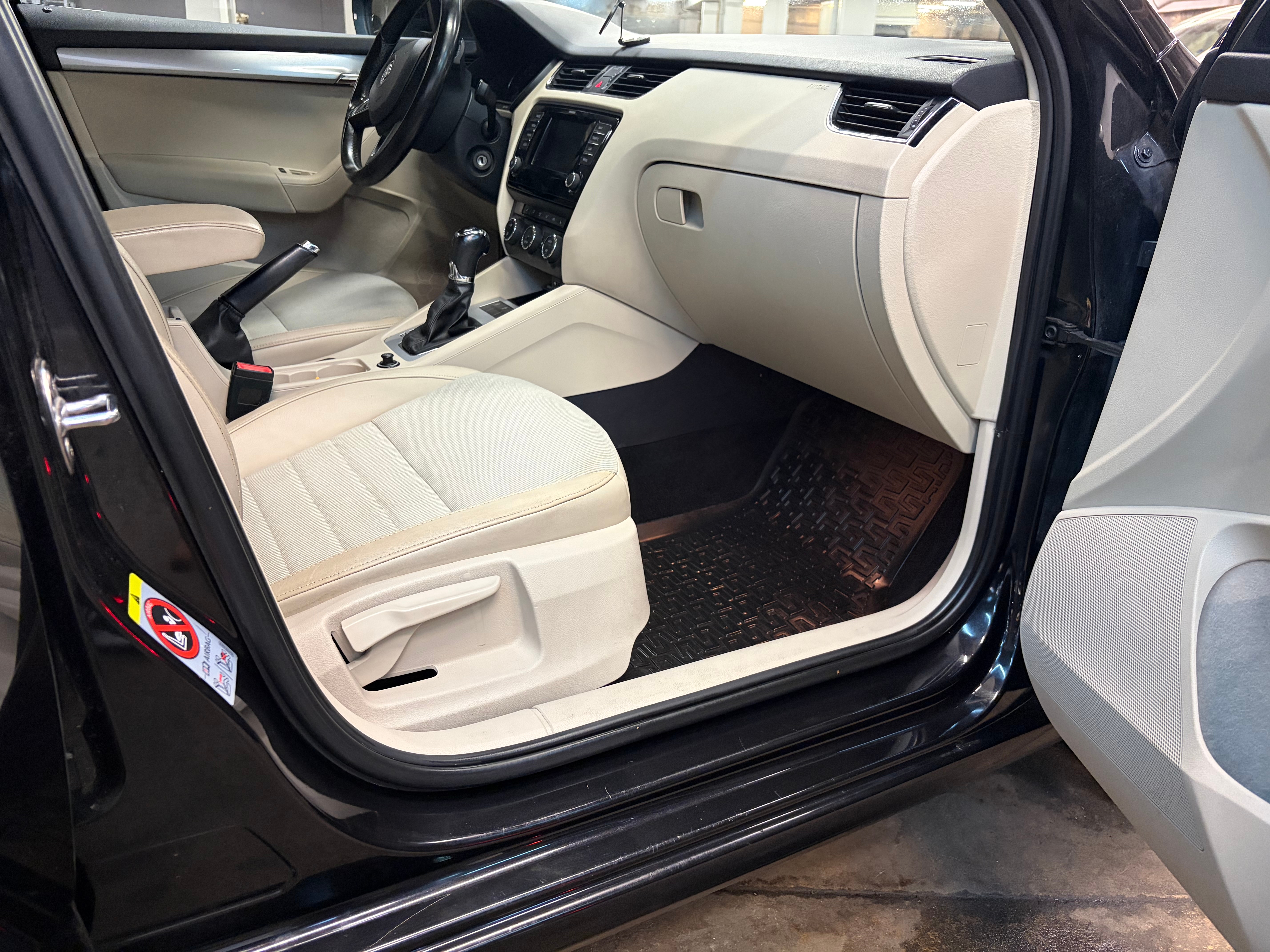 Skoda Octavia 2.0 TDI DSG Sekventiell 2013, bild 6/10