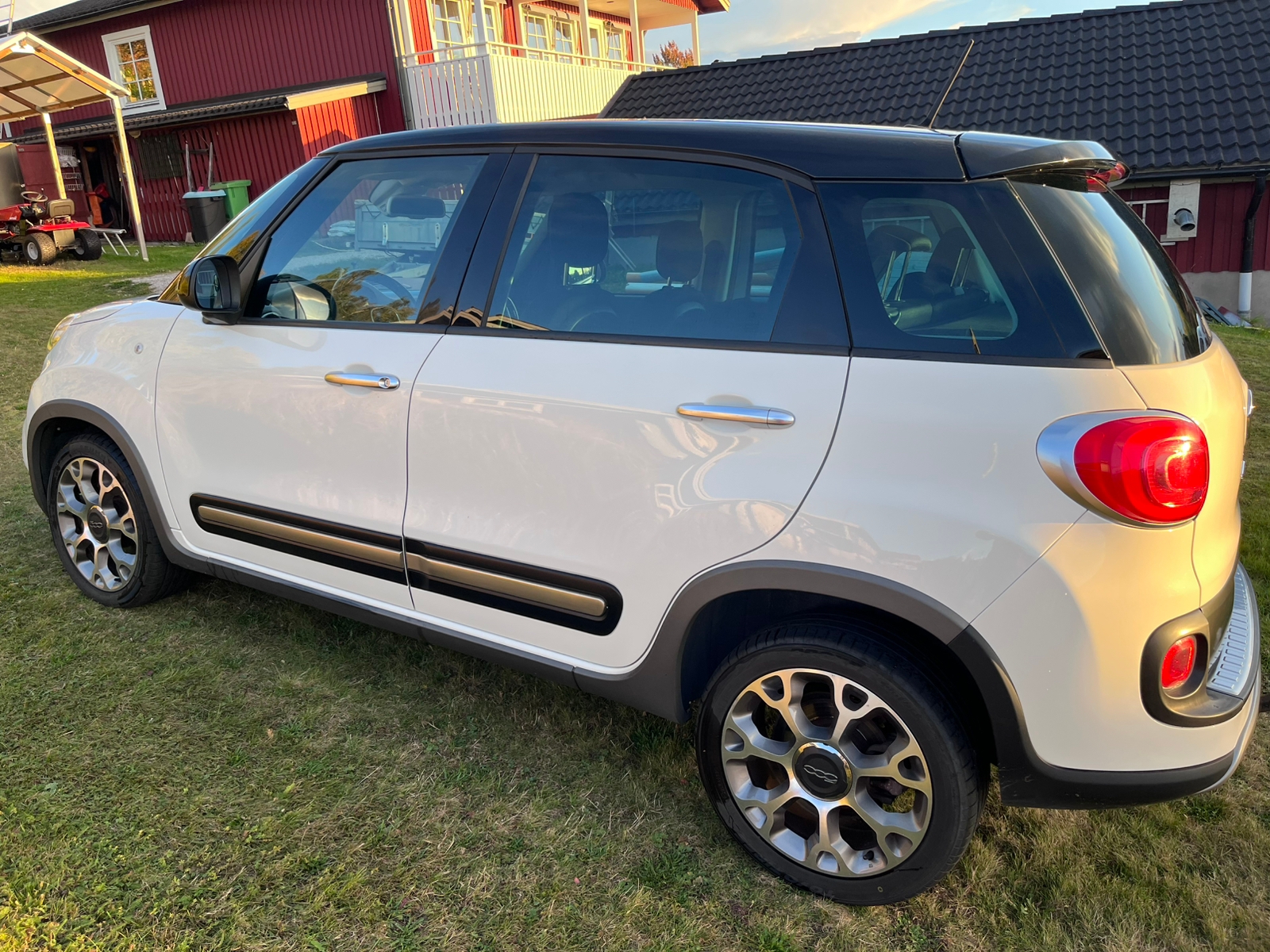 Fiat 500L 1.4 FIRE T-JET Manuell 2015, bild 3/8
