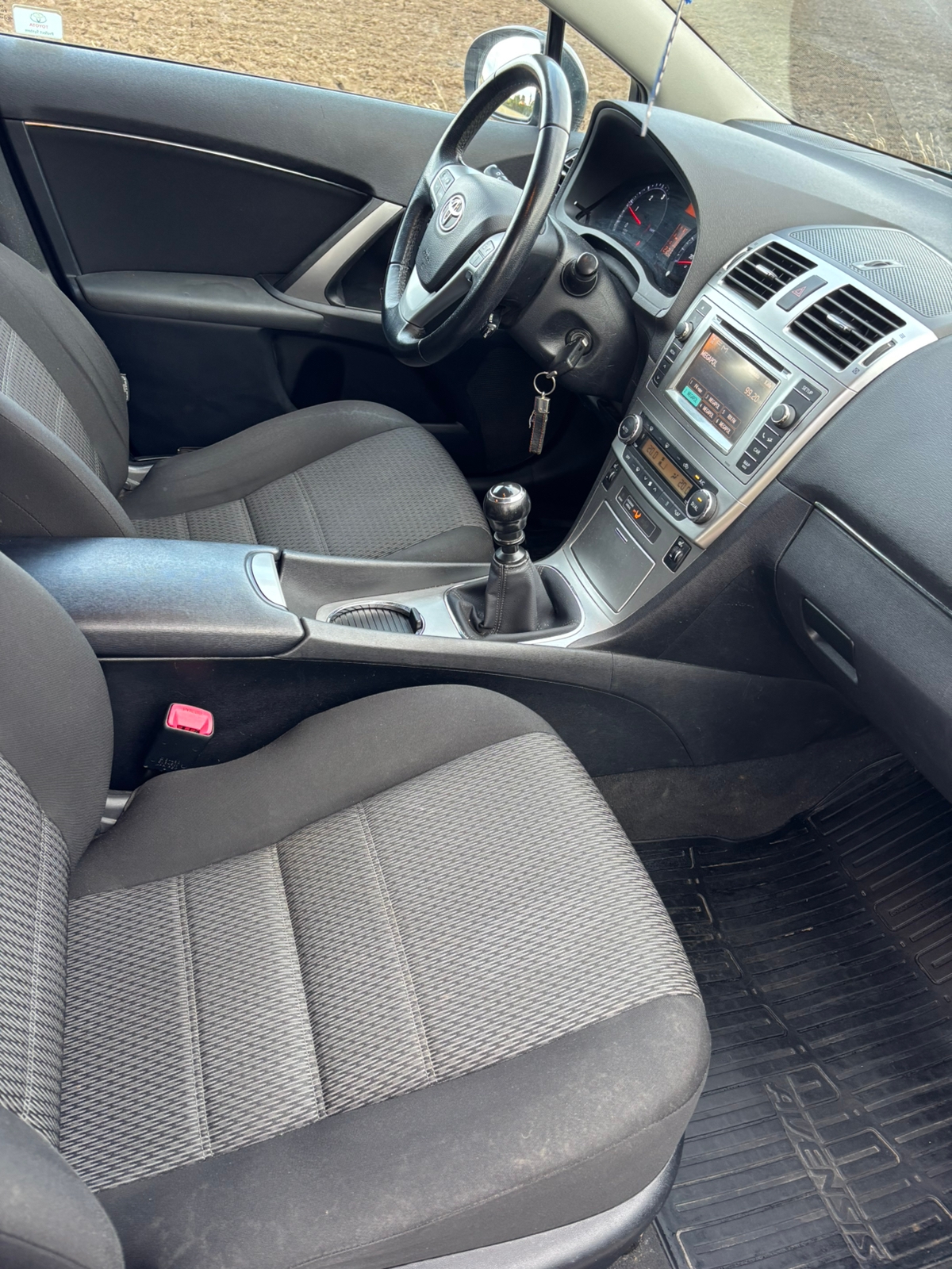 Toyota Avensis Kombi 2.0 D-4D Manuell 2013, bild 6/7