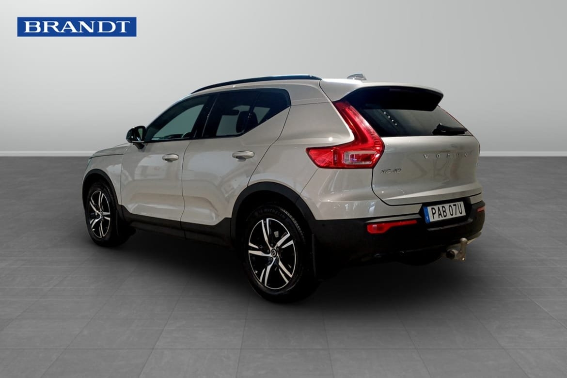 Volvo XC40 B3 FWD Bensin Plus Dark 2025, bild 2/10