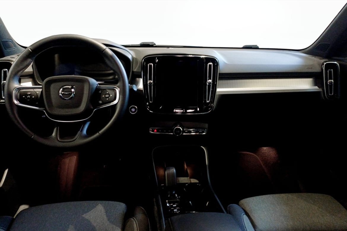 Volvo XC40 B3 FWD Bensin Plus Dark 2025, bild 4/10