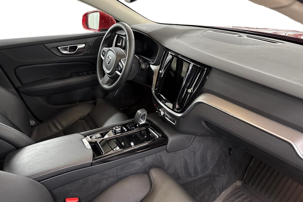 Volvo V60 2023, photo 7/10