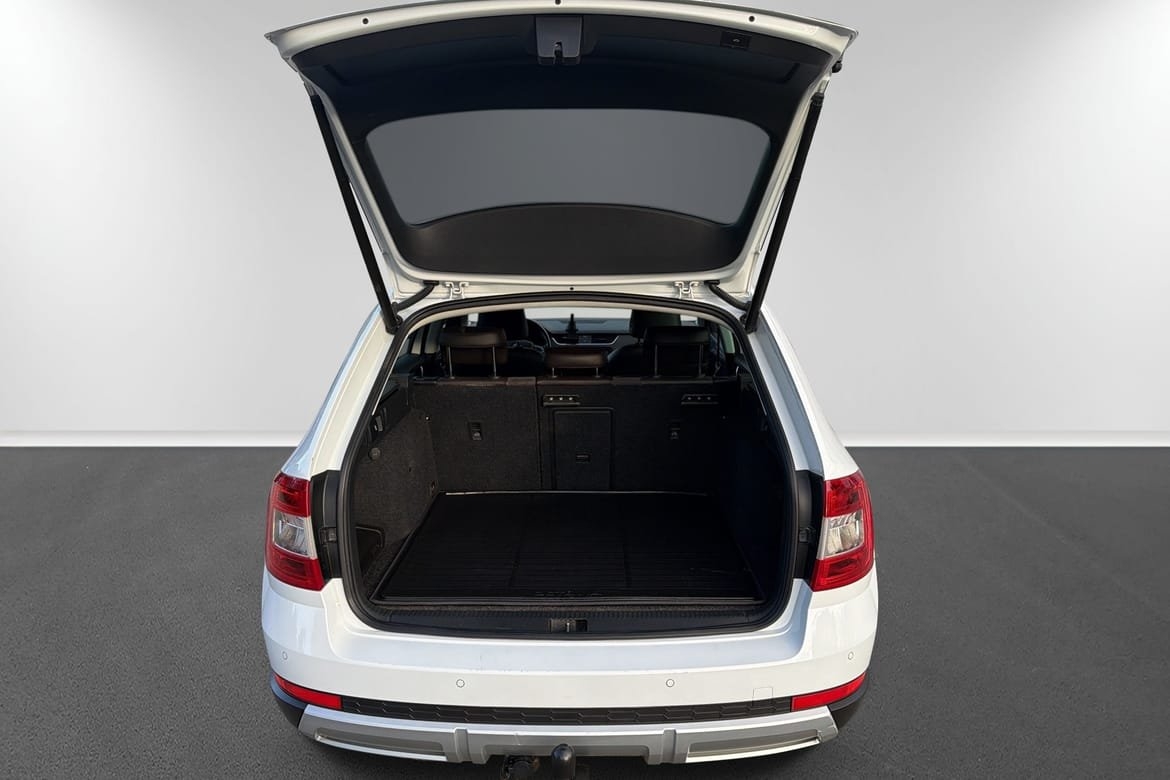 Skoda Octavia Scout 2,0 TD 2017, bild 7/10
