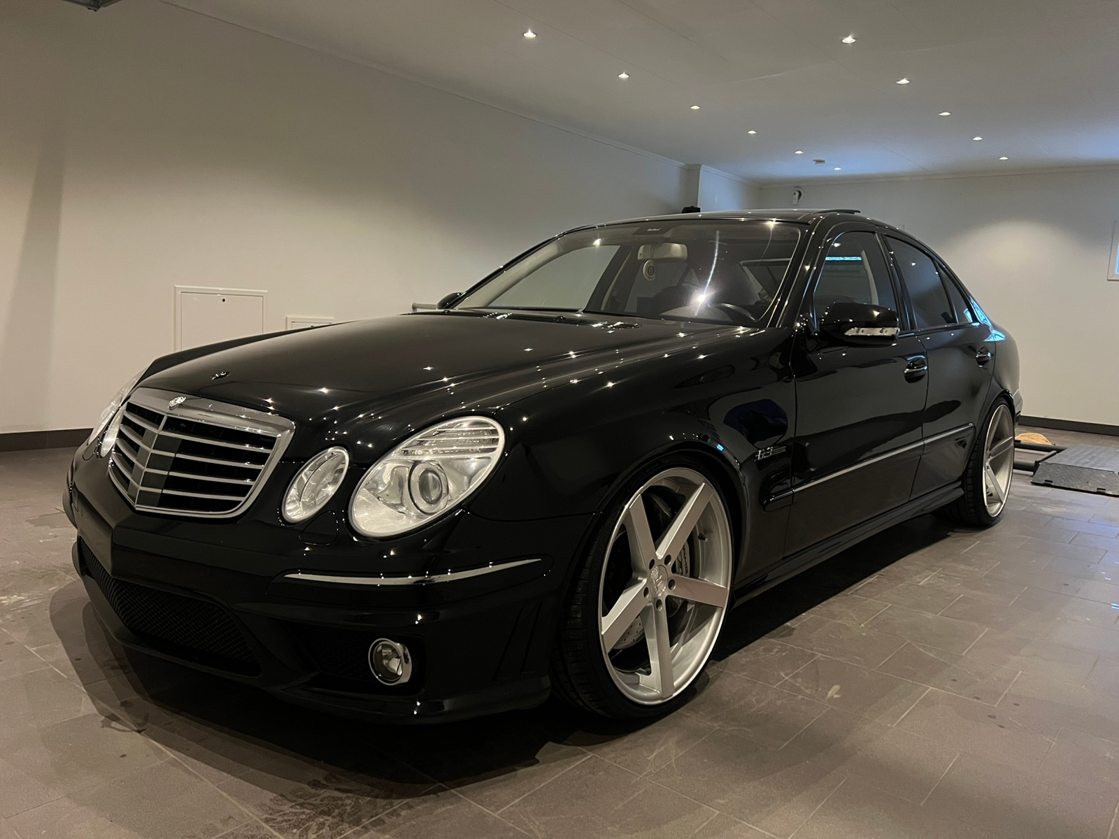 Mercedes-Benz E 63 AMG 7G-Tronic 2008, bild 3/7
