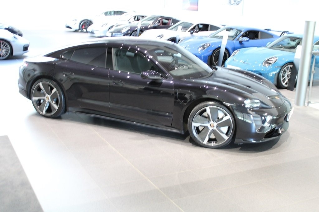 Porsche Taycan Turbo 2020, bild 7/10