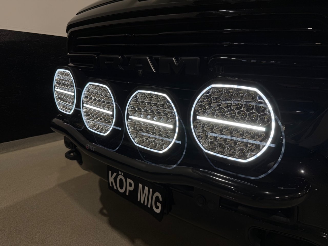 Dodge RAM Crew Cab Night Edition 2020, photo 6/10