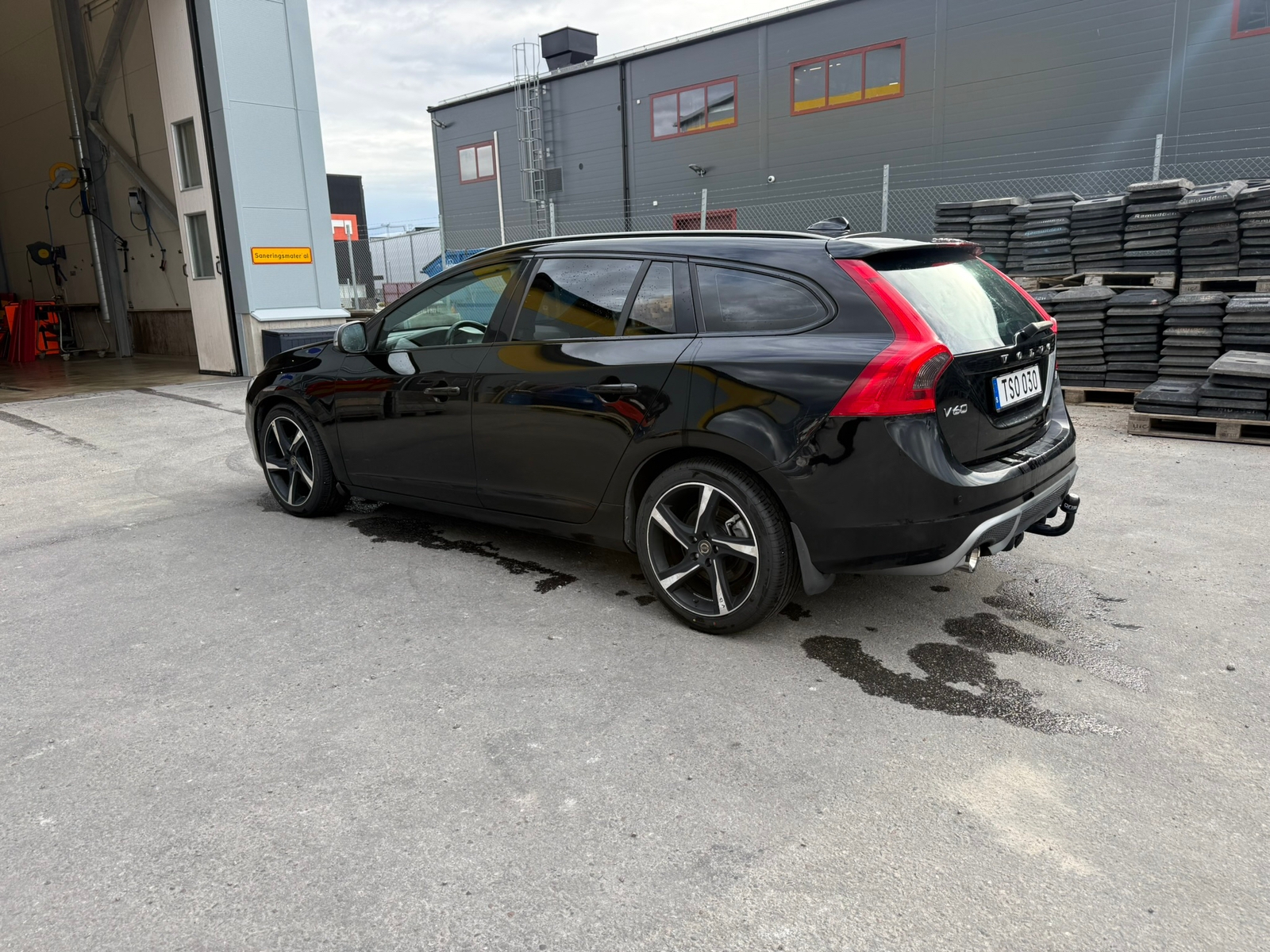 Volvo V60 D4 R-Design 2015, bild 4/6