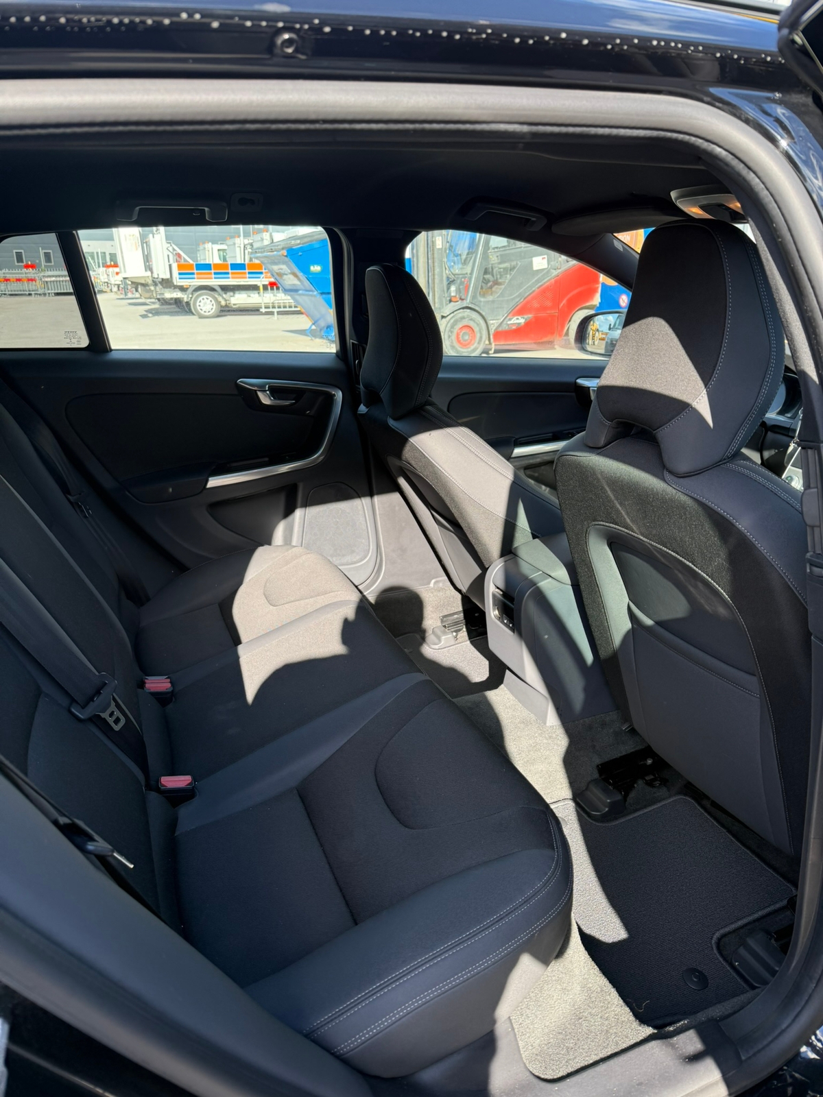 Volvo V60 D4 R-Design 2015, bild 5/6