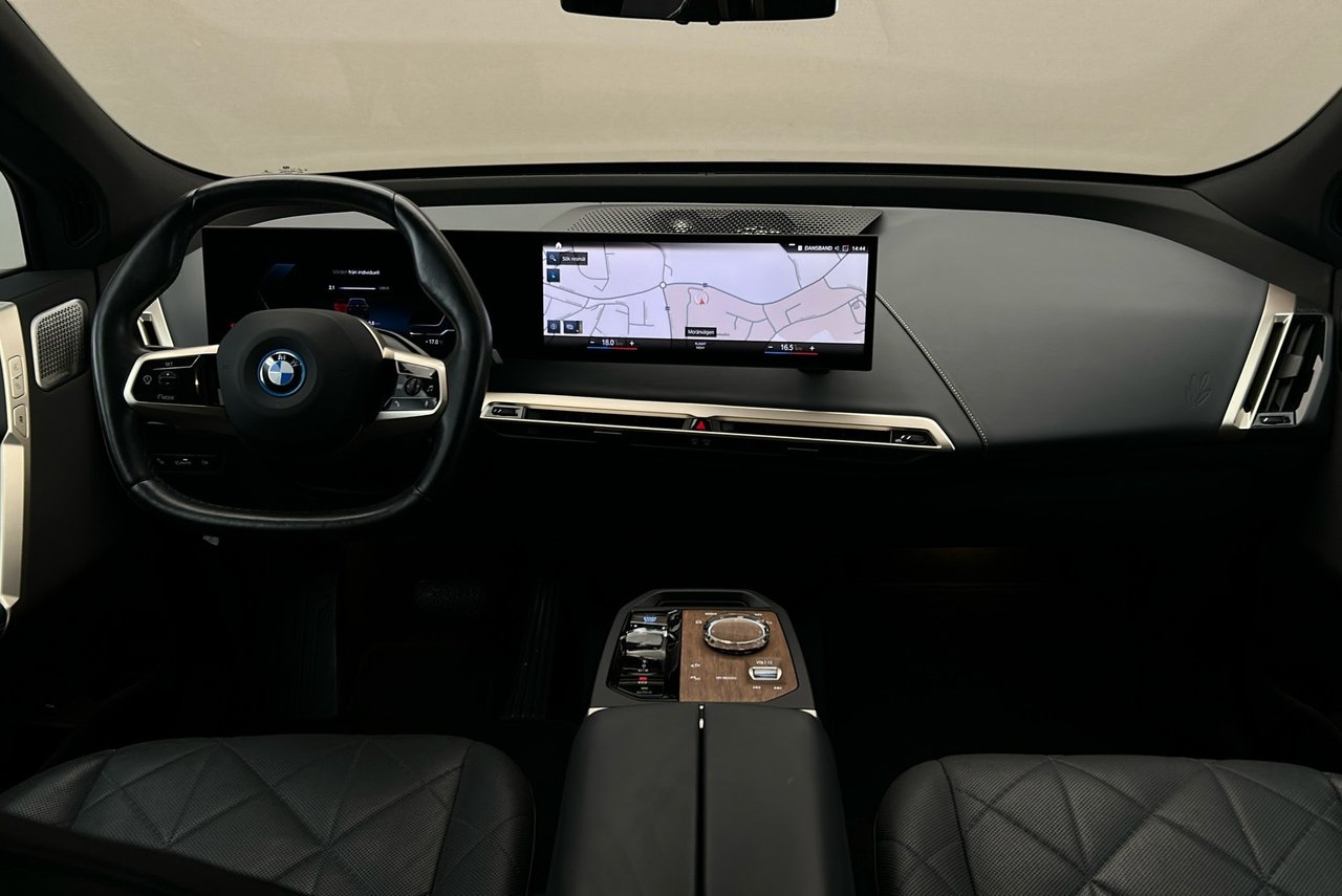 BMW iX 2022, photo 6/10