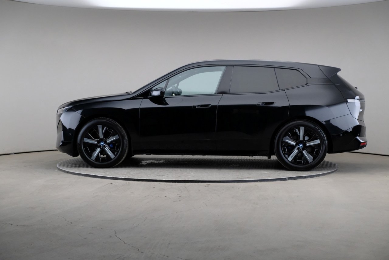 BMW iX 2022, photo 4/10