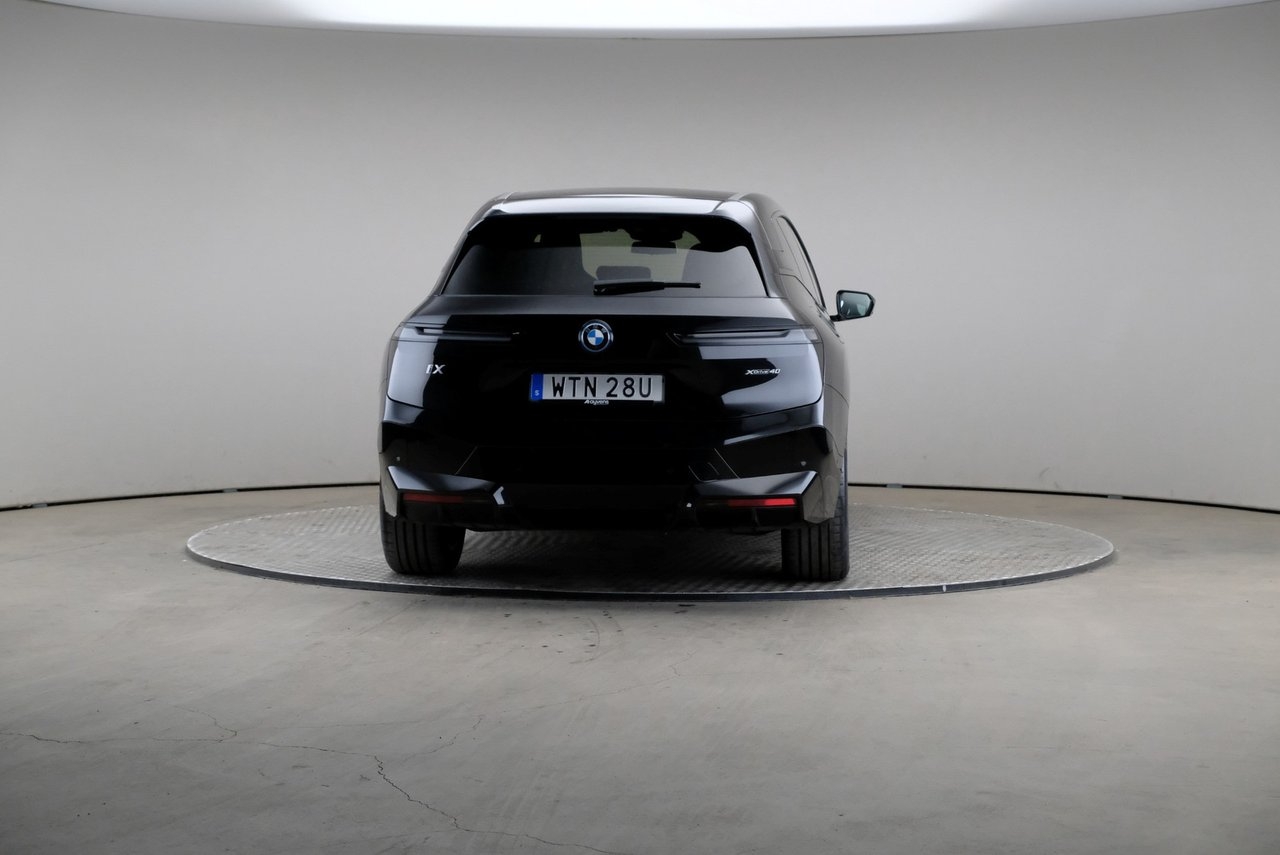 BMW iX 2022, photo 5/10